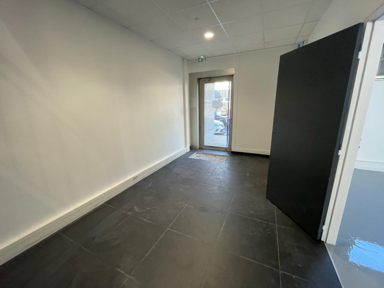 Local d'activité Bonneuil-sur-Marne 374m² Location local d'activité Bonneuil-sur-Marne Val-de-Marne OLACT2423813 2